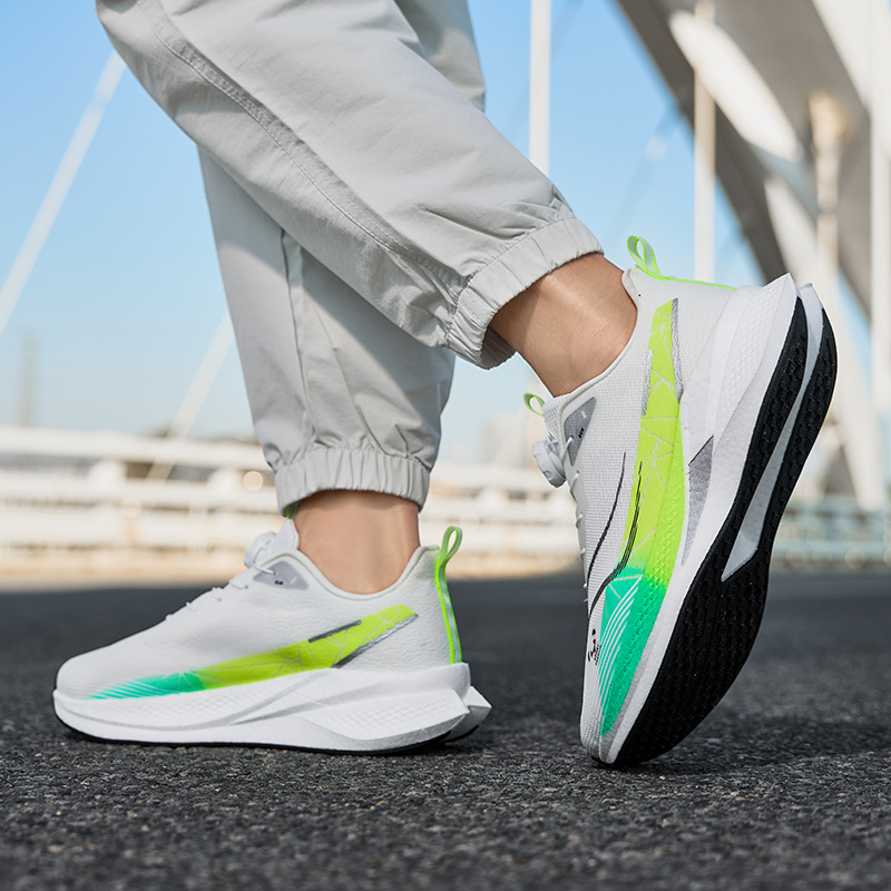 カーボンプレートランニングシューズ超軽量ソフト通気性メッシュ - Running Gear Ladies のレビューと価格