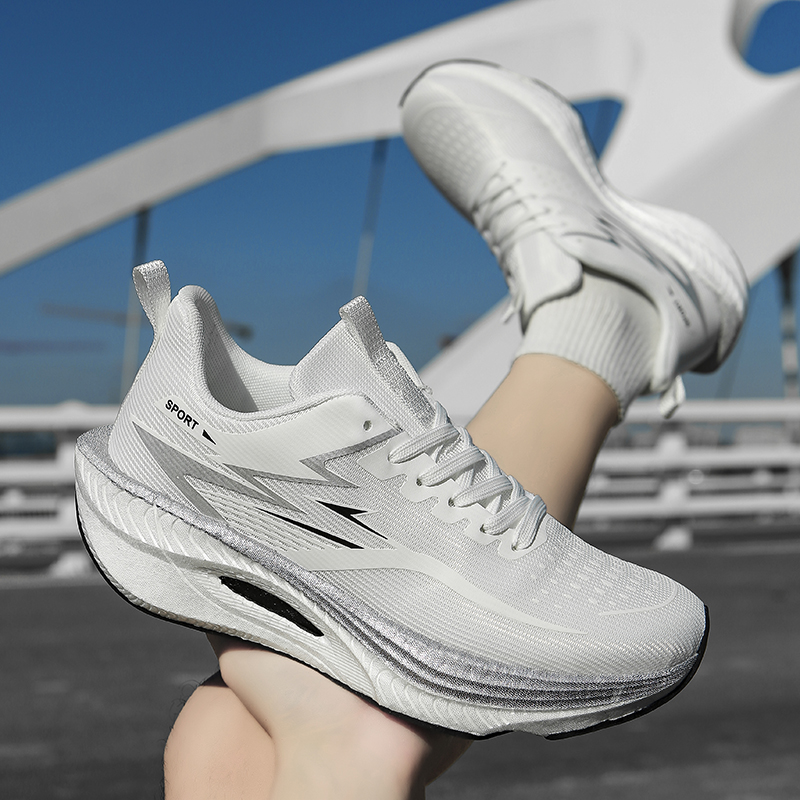 プラスサイズのメンズスポーツランニングシューズ、通気性と軽量 - Running Shoe Carbon のレビューと価格